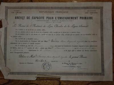 凯旋世界勋赏（第20期）（欢迎送拍）（对拍品有疑问请询问客服，不接受到手刀，出价默认拍品品相。请认真阅读拍卖规则！出价默认已认可！）（收到货请录制开箱视频，无视频概不处理问题。） - 1907年法国里昂学区颁发的初等教育能力证书（小学教师资格证），属于法国近代教师职业资格体系的官方文件