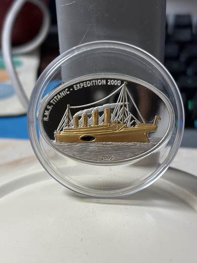 第184期拍卖 - 利比里亚2005年镶嵌泰坦尼克号打捞煤块镀金版银币带证书，925银镀999金，25克