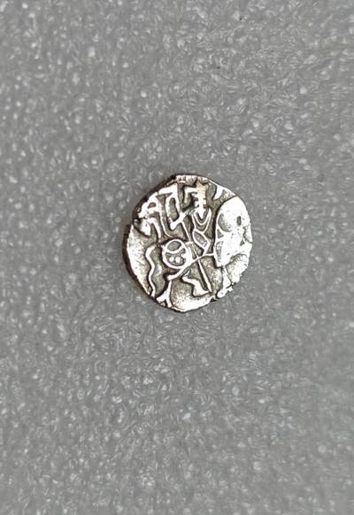 瓶子🏺第219期拍卖会 -  750-800年沙希王朝牛瘤骑士打制银币  高银版