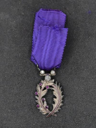 凯旋世界勋赏（第20期）（欢迎送拍）（对拍品有疑问请询问客服，不接受到手刀，出价默认拍品品相。请认真阅读拍卖规则！出价默认已认可！）（收到货请录制开箱视频，无视频概不处理问题。） - 棕榈叶珠宝商勋章还钻石红宝石银制打标