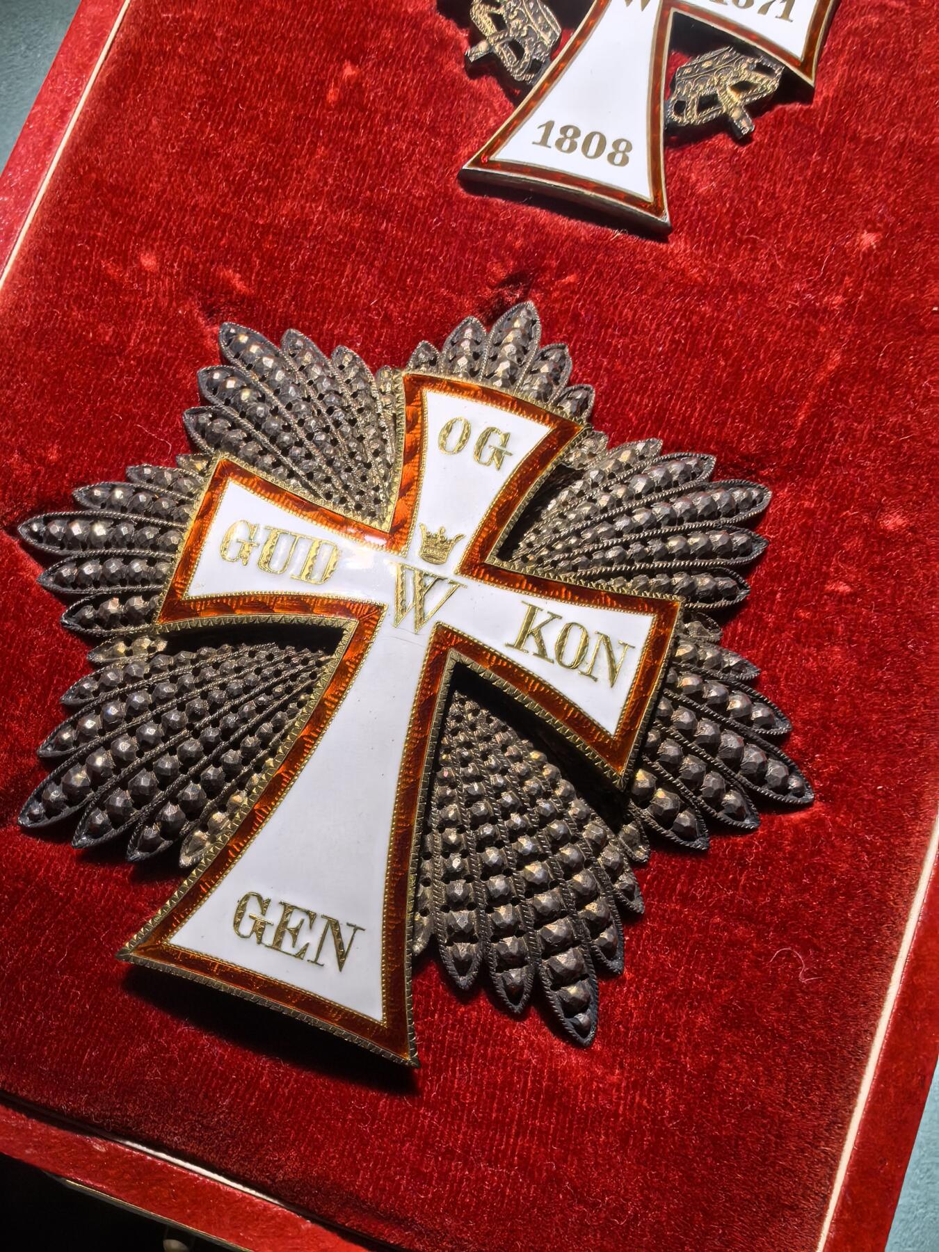 盛世勋华——号角文化勋章邮票专场拍卖第291期 丹麦 大十字级国旗勋章 原盒带厂标 银质带银标厂标 弗里德里克九世版 1940-1950年代 类似后期版本不带盒eMedals售价4500美元参见图10