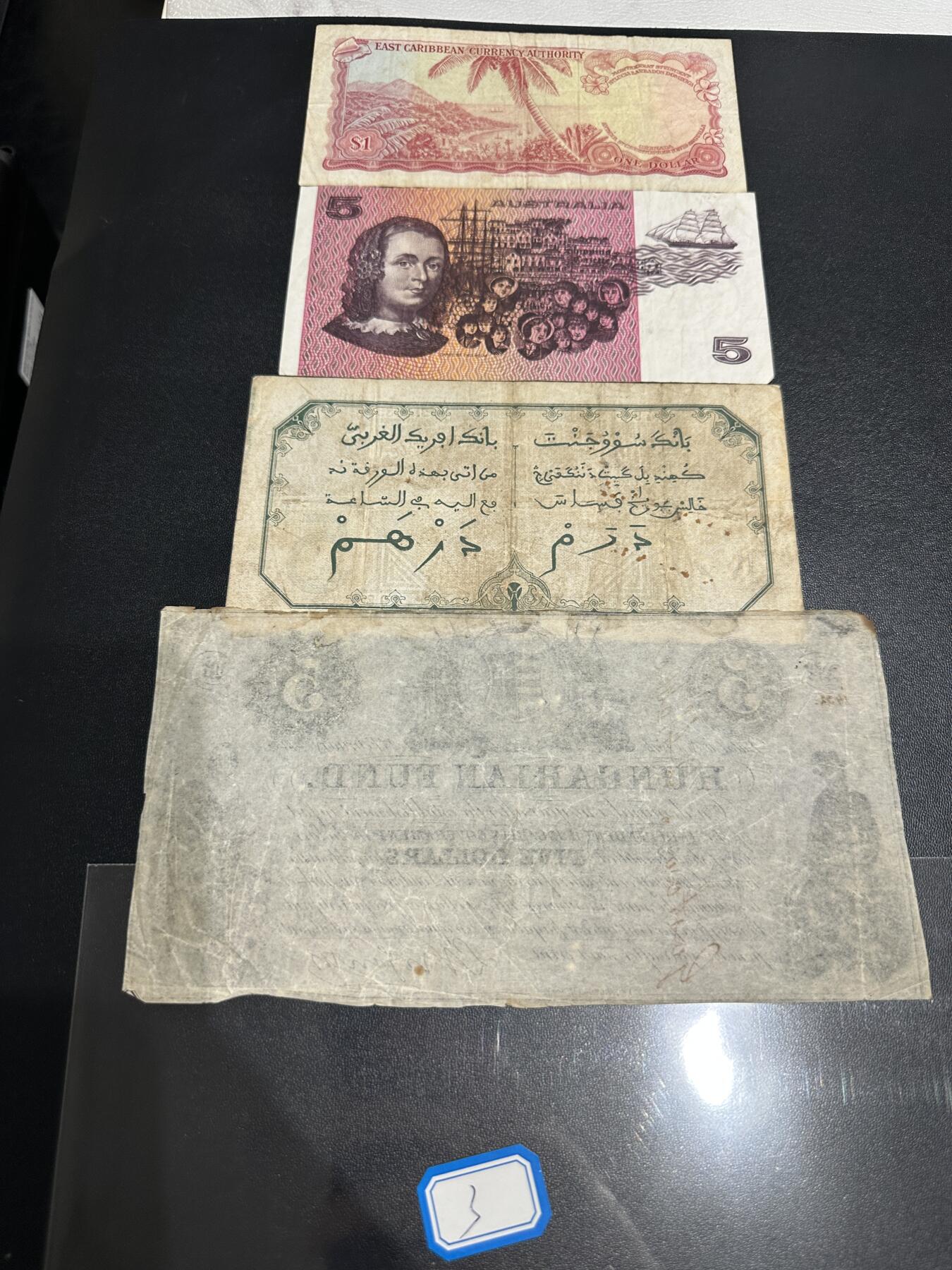 《外钞收藏家》第五百九十一期（畅拍场）（本平台长期征集拍品、欢迎藏友们联系合作） 东加勒比、澳大利亚、法郎、匈牙利 四张一起 品相如图