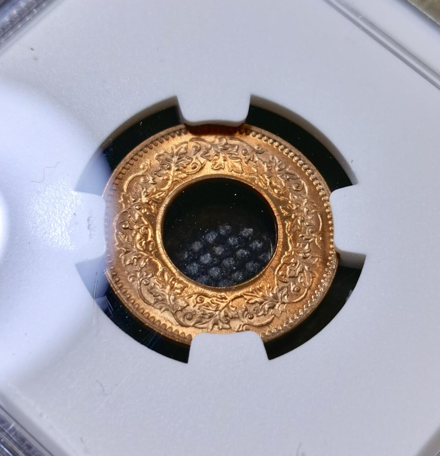 甄臻铺-世界币章拍卖（第42期）送拍享返佣金等优惠多多 NGC-MS65RD 1943年印度沙派，两枚一组，品质上乘