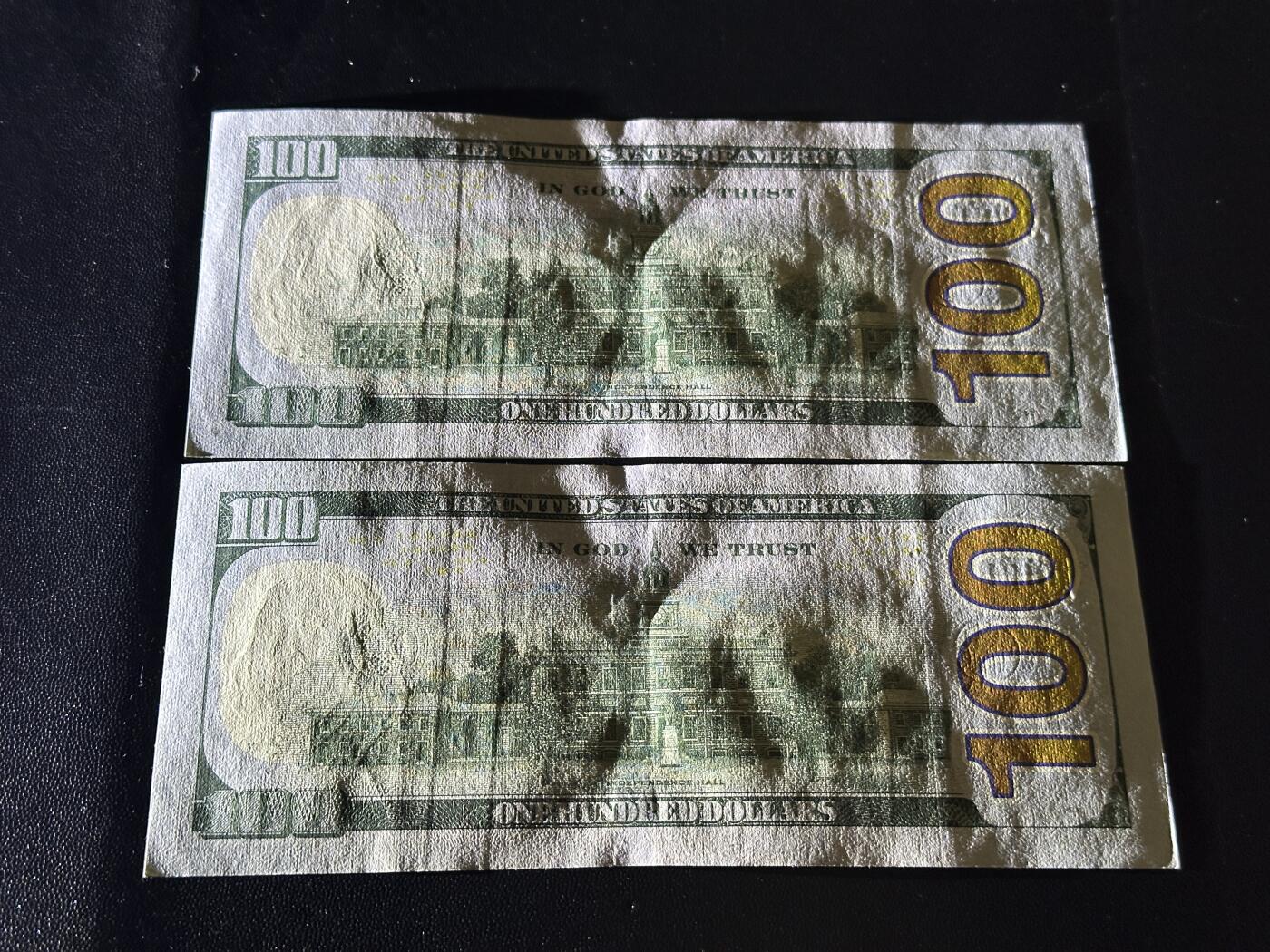 《外钞收藏家》第五百九十一期（畅拍场）（本平台长期征集拍品、欢迎藏友们联系合作） 2021年美国彩版100美元 同刀 2张近连号 全新 但有车轨印