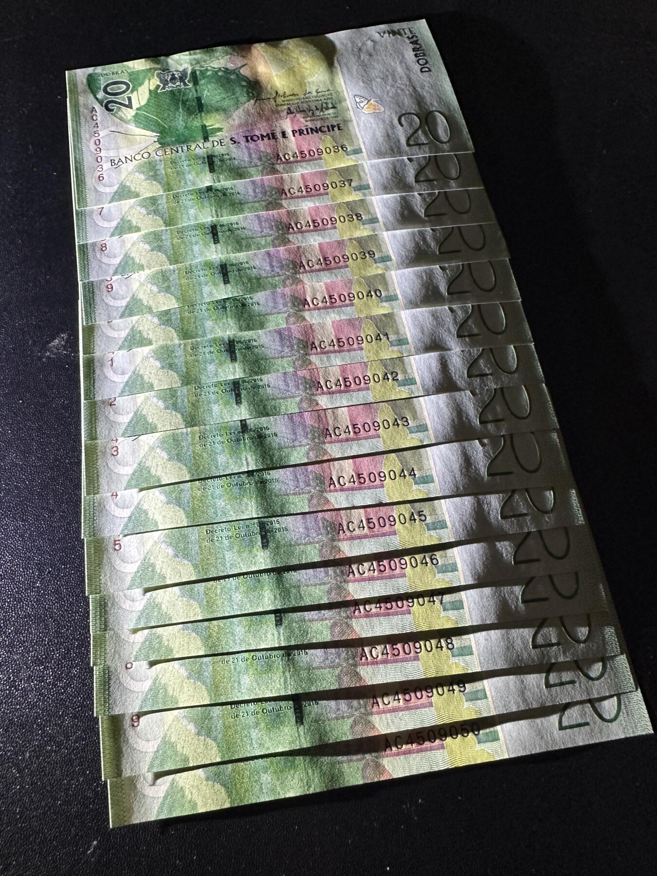 《外钞收藏家》第五百九十一期（畅拍场）（本平台长期征集拍品、欢迎藏友们联系合作） 2016年圣多美和普林西比20元 15连号 全新UNC 