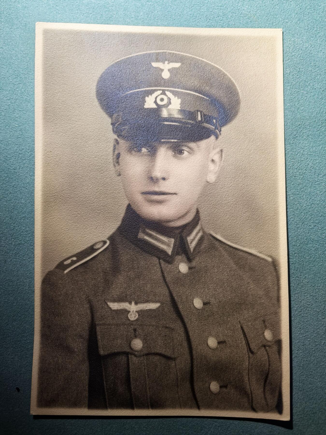 盛世勋华——号角文化勋章邮票专场拍卖第291期 德国（1939）陆军士兵肖像照片 着早期礼服 大檐帽