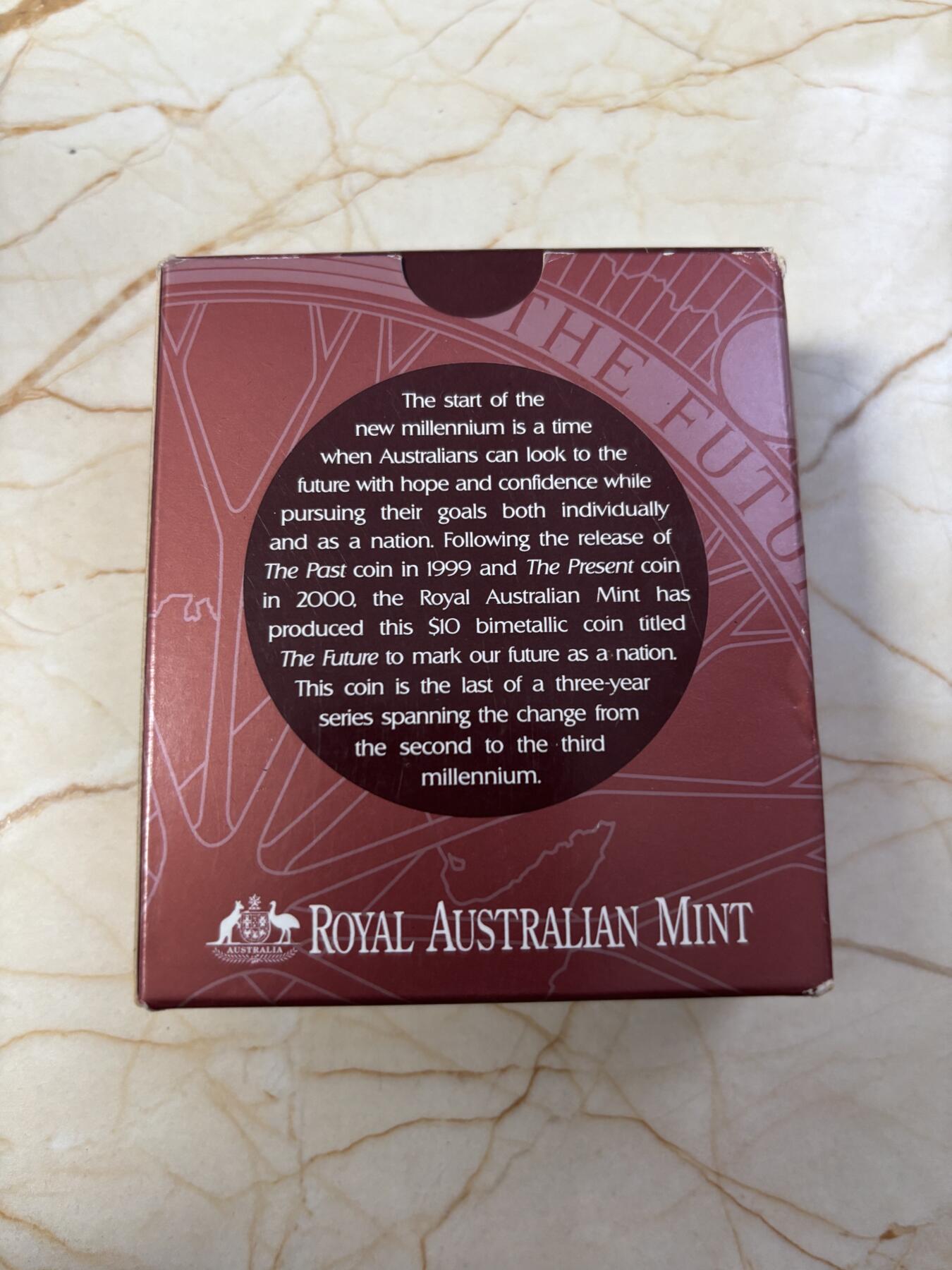 第184期拍卖 澳大利亚2001年千禧年系列未来双色精制纪念银币，999银，外圈铜，内圈银镀金，重量:1盎司，直径:38.74毫米发行：20000枚