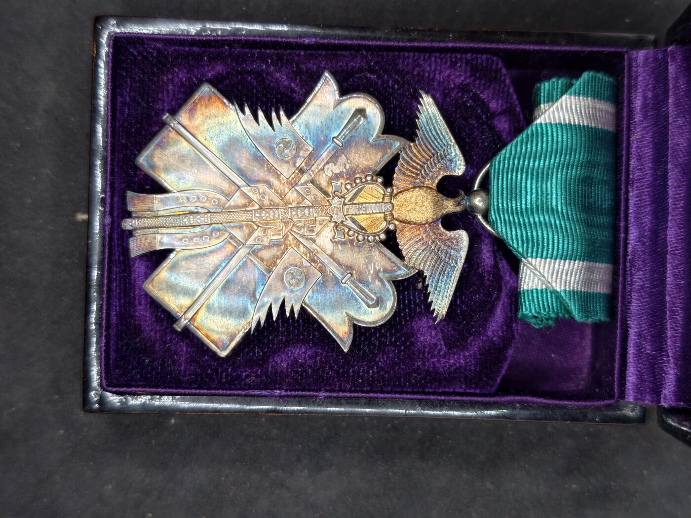 凯旋世界勋赏（第20期）（欢迎送拍）（对拍品有疑问请询问客服，不接受到手刀，出价默认拍品品相。请认真阅读拍卖规则！出价默认已认可！）（收到货请录制开箱视频，无视频概不处理问题。） 七鸟带盒