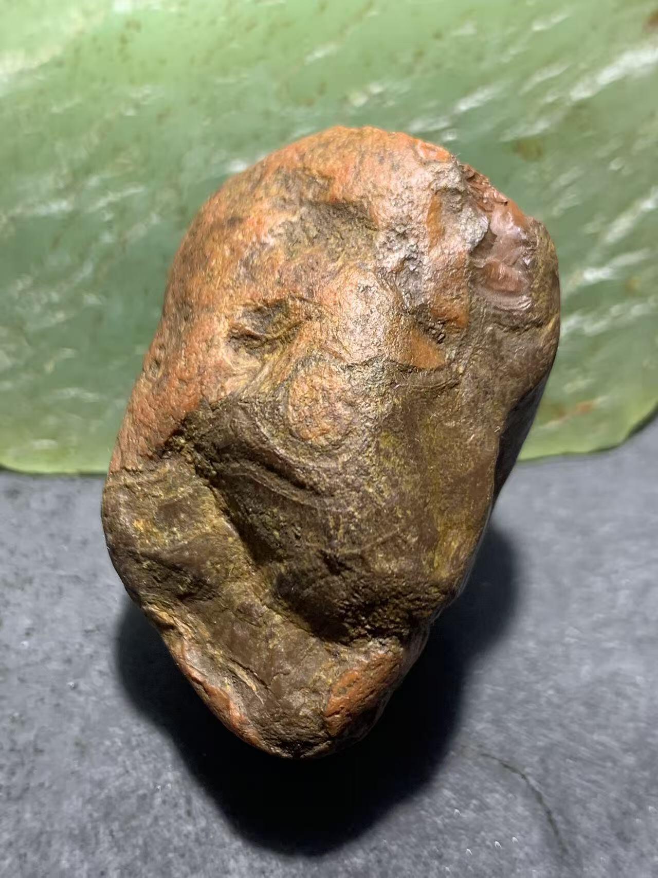 精美川料铁红皮开窗柿子红千层纹南红玛瑙原石一颗，