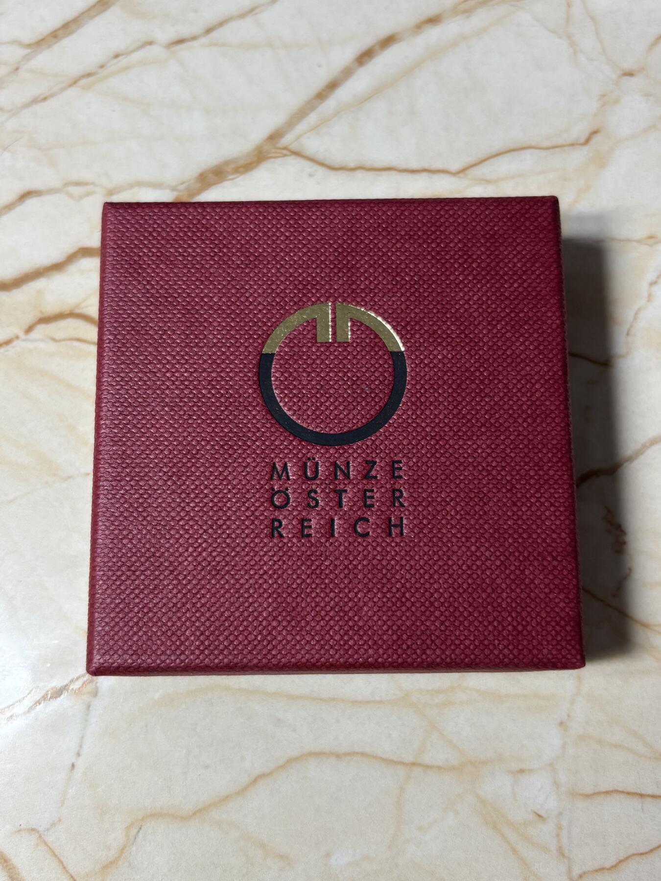 第184期拍卖 奥地利2007年航空先驱铌银镶嵌双色纪念币，9克银，6.5克铌，发行65000枚