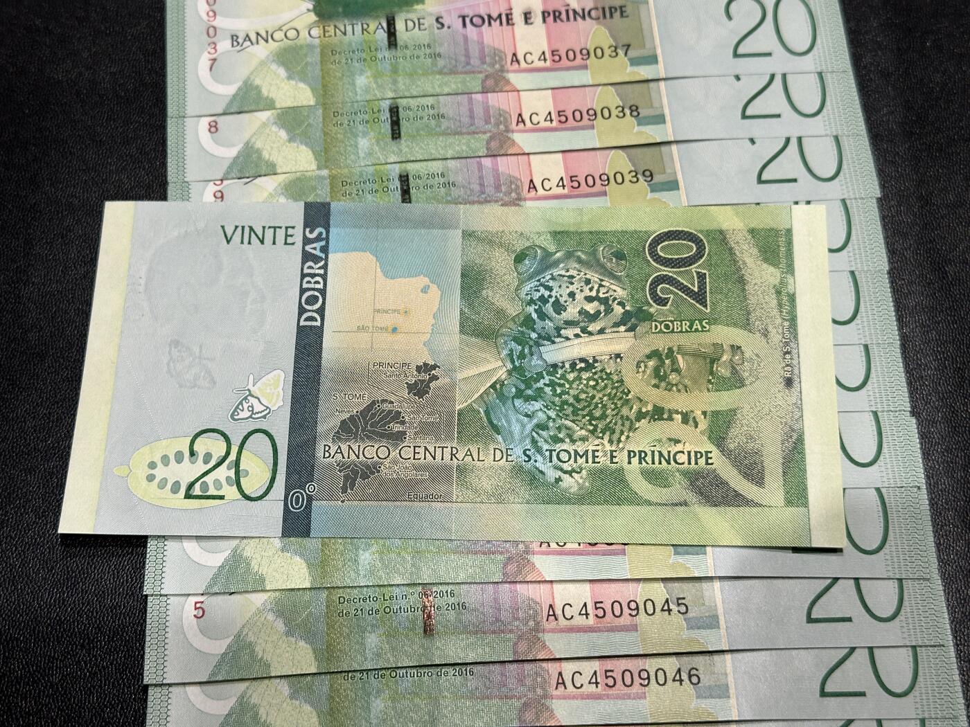 《外钞收藏家》第五百九十一期（畅拍场）（本平台长期征集拍品、欢迎藏友们联系合作） 2016年圣多美和普林西比20元 15连号 全新UNC 