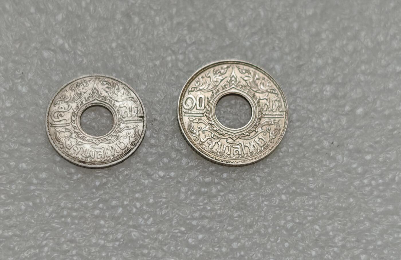 瓶子🏺第219期拍卖会  1940年泰国5萨当和10萨当中孔银币1对