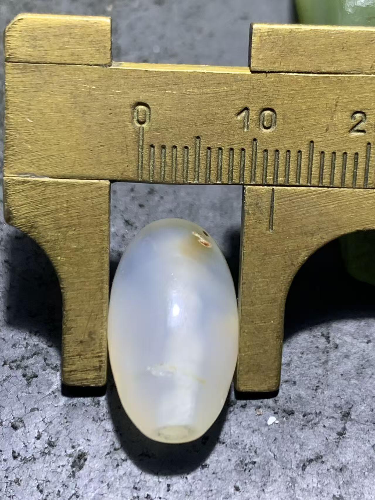 原皮海洋玉髓通货桶珠一颗，