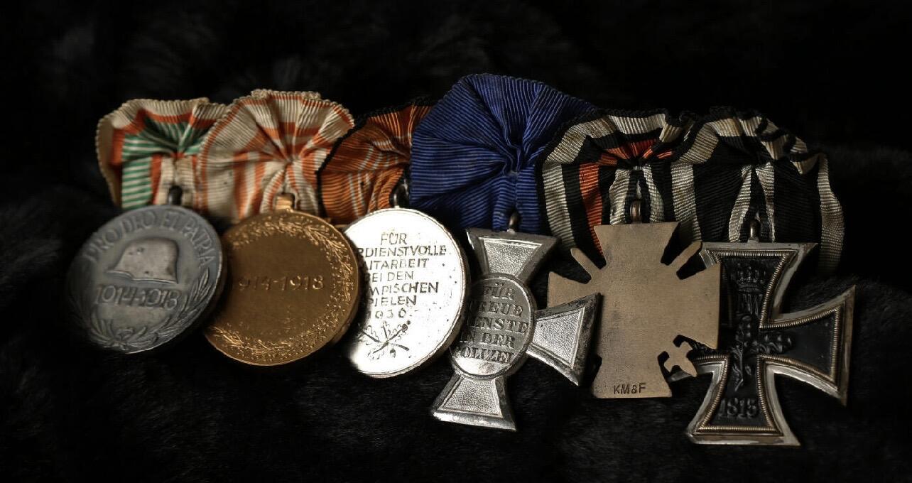 勋章专场 德国1936柏林奥运会奖章与二级铁十字勋章礼服挂六联排，该联排二级铁十字勋章为非常少见的aws产二战制造的一战二级铁十字勋章