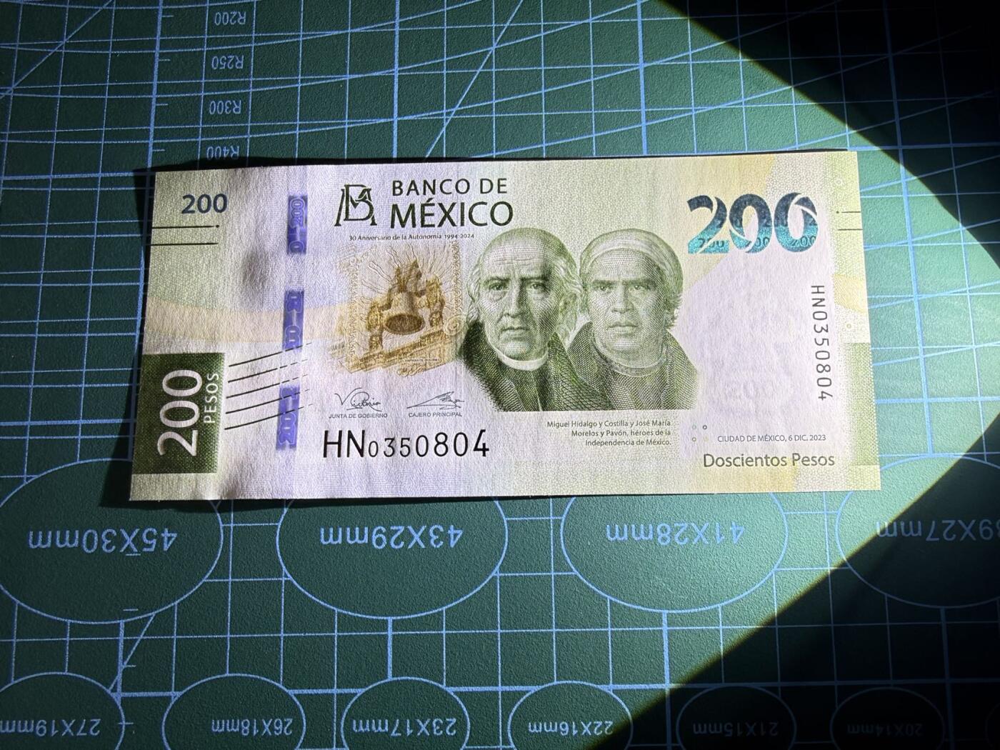 【炜奕收藏】，第五十二期 2023年墨西哥200比索，UNC品相