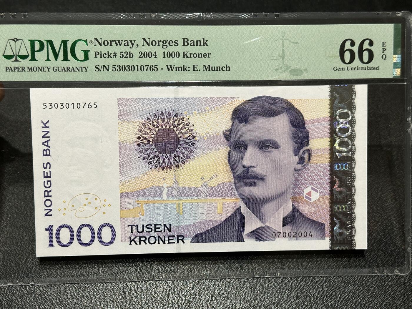 《外钞收藏家》第五百九十一期（畅拍场）（本平台长期征集拍品、欢迎藏友们联系合作） 2004年挪威1000克朗 再版 PMG66 尾765
