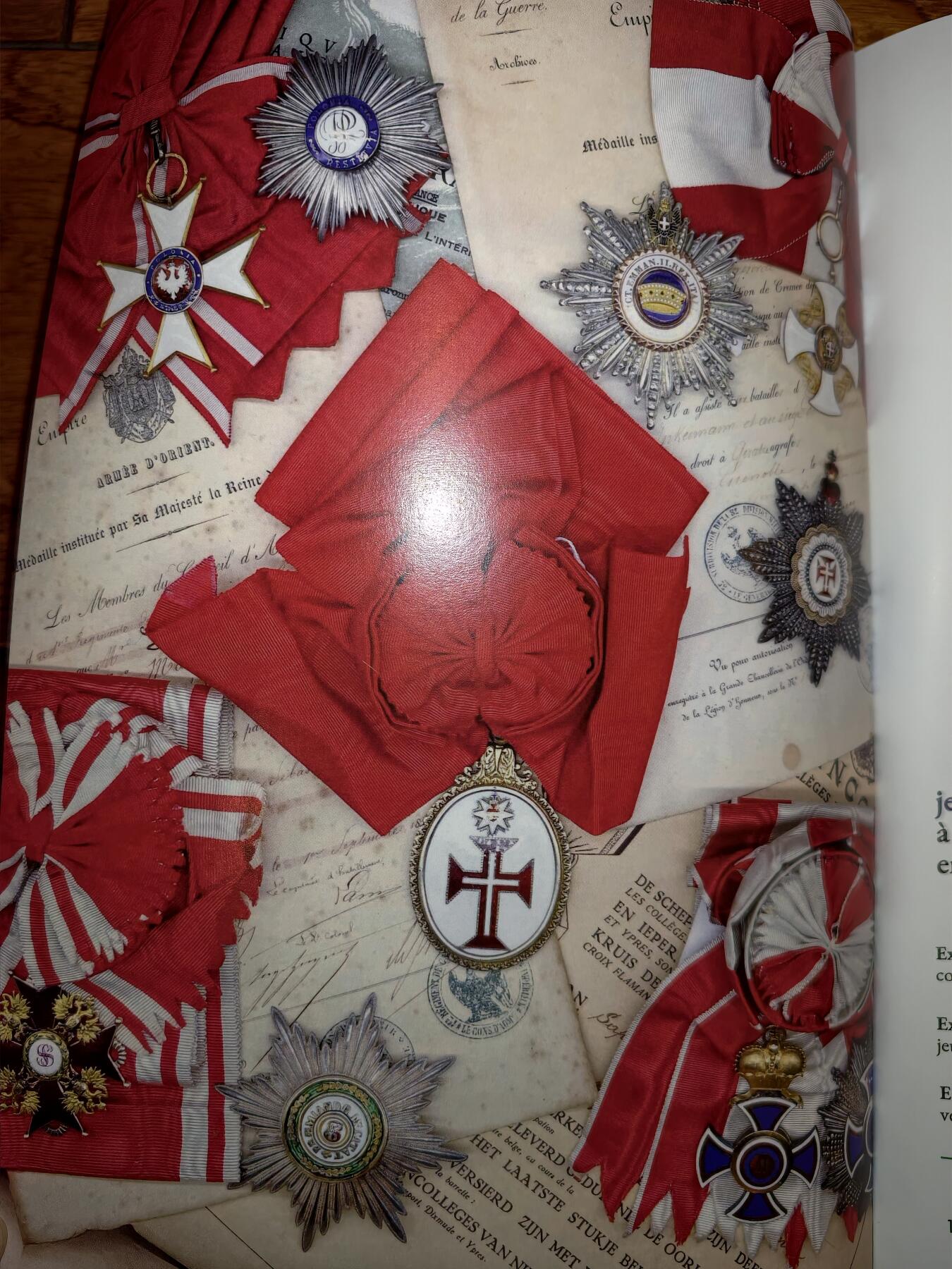 凯旋世界勋赏（第20期）（欢迎送拍）（对拍品有疑问请询问客服，不接受到手刀，出价默认拍品品相。请认真阅读拍卖规则！出价默认已认可！）（收到货请录制开箱视频，无视频概不处理问题。） Gers Gascogne ENCHÈRES（法国西南部热尔省的拍卖机构） ​ - 拍卖主题：骑士团勋章与奖章（Ordres de chevalerie et médailles）