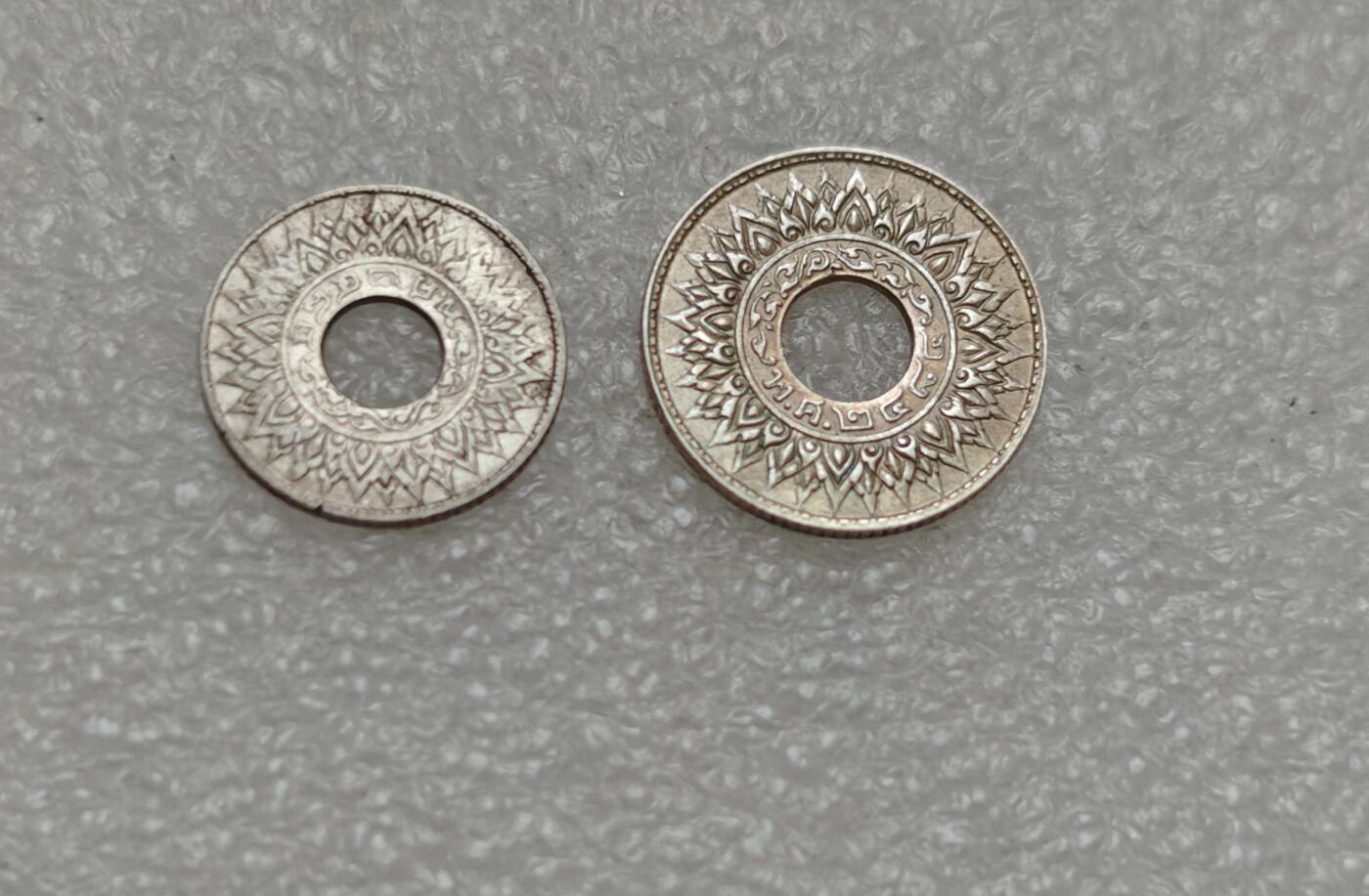 瓶子🏺第219期拍卖会  1940年泰国5萨当和10萨当中孔银币1对