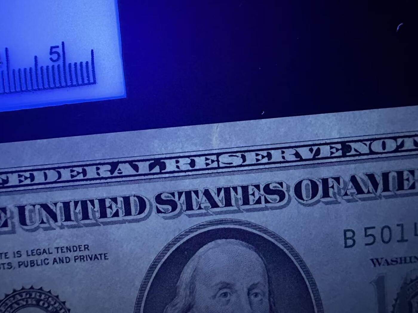 《外钞收藏家》第五百九十一期（畅拍场）（本平台长期征集拍品、欢迎藏友们联系合作） 1985年美国小头版100美元 AU品相 边上有个修补