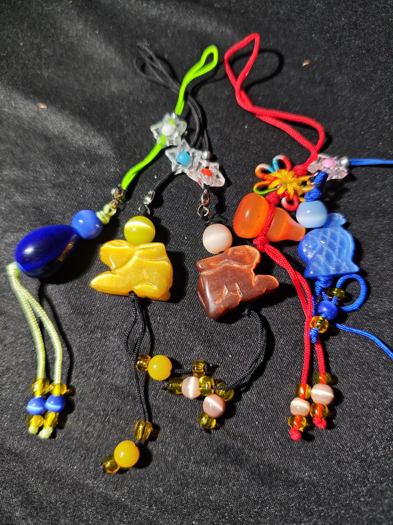 91期回流戒指饰品杂件纪念章丝路钱币专场 石头钥匙串一组