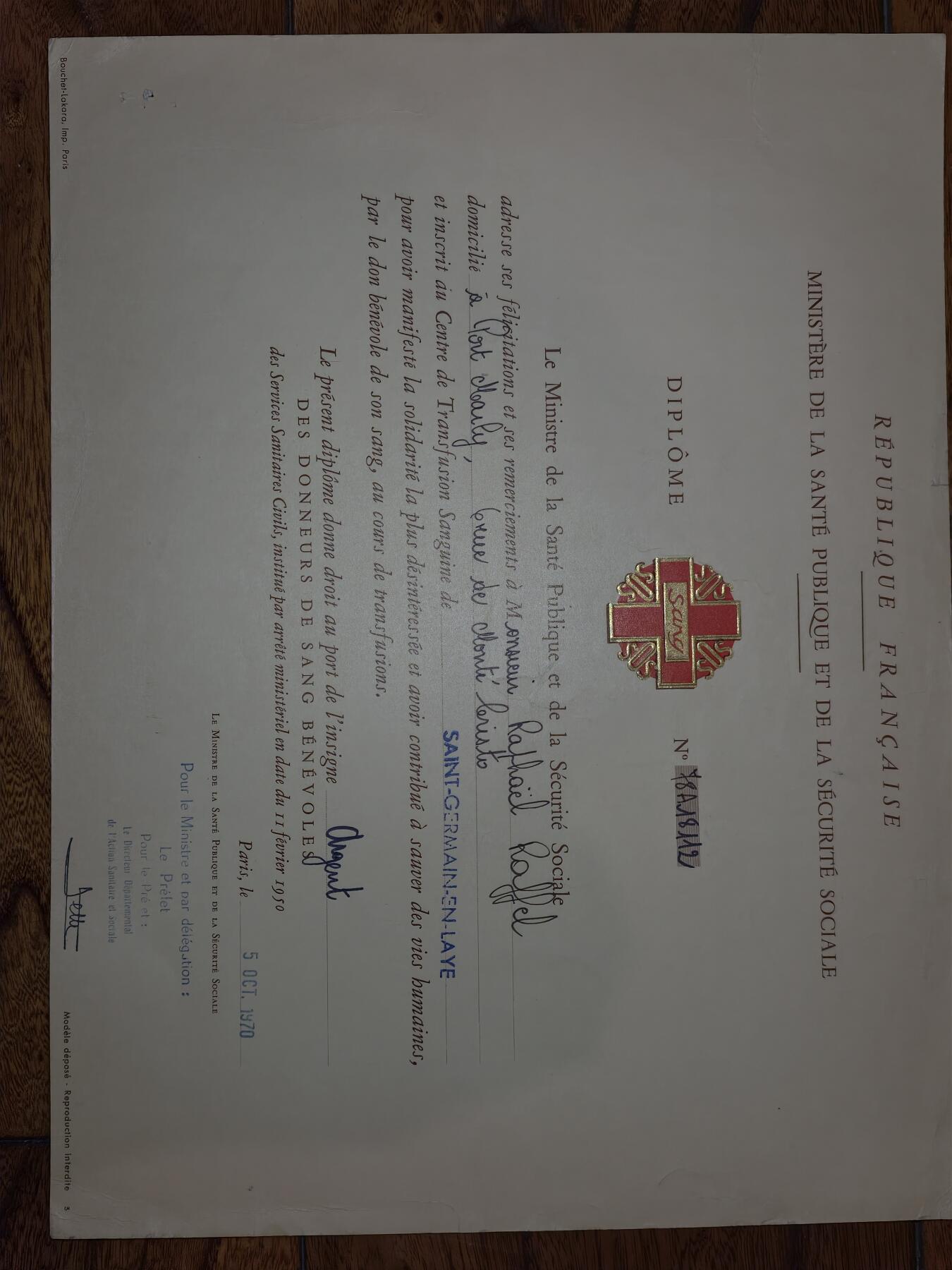 凯旋世界勋赏（第20期）（欢迎送拍）（对拍品有疑问请询问客服，不接受到手刀，出价默认拍品品相。请认真阅读拍卖规则！出价默认已认可！）（收到货请录制开箱视频，无视频概不处理问题。） 法国公共卫生与社会安全部颁发的“无偿献血荣誉文凭