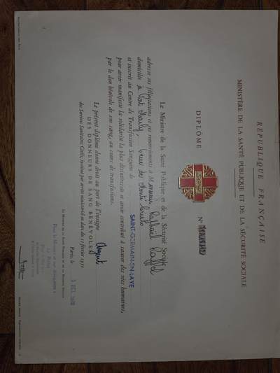 凯旋世界勋赏（第20期）（欢迎送拍）（对拍品有疑问请询问客服，不接受到手刀，出价默认拍品品相。请认真阅读拍卖规则！出价默认已认可！）（收到货请录制开箱视频，无视频概不处理问题。） - 法国公共卫生与社会安全部颁发的“无偿献血荣誉文凭