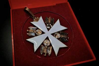勋章专场 - 德国战后制作德三雄鹰勋章（银制热珐琅镀金）