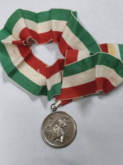 罗岚⭐新藏⭐特惠专拍第一场-分享拍场赚佣 - 匈牙利人民共和国/共和国1990过渡时期银级体育优胜奖章 脖子 库存品相 实发 背后带刻名和年份 此时匈牙利人共已经垮台但是奖章沿用之前的 没来得及更改 