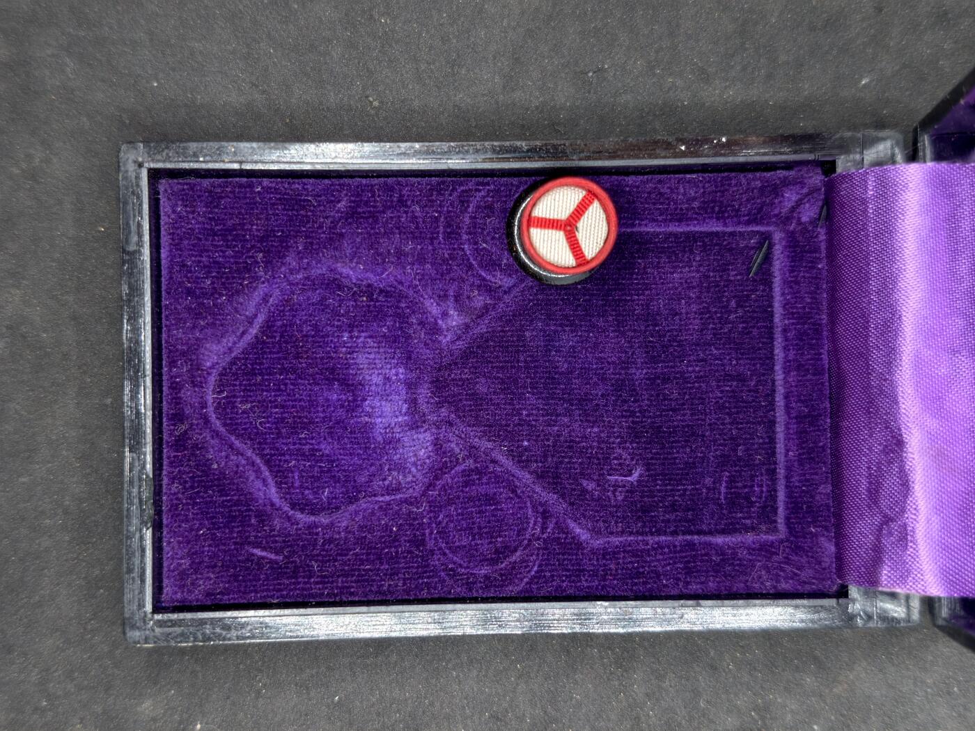 凯旋世界勋赏（第20期）（欢迎送拍）（对拍品有疑问请询问客服，不接受到手刀，出价默认拍品品相。请认真阅读拍卖规则！出价默认已认可！）（收到货请录制开箱视频，无视频概不处理问题。） 漆盒空盒