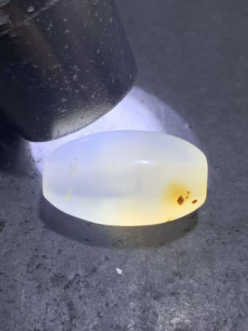 原皮海洋玉髓通货桶珠一颗，