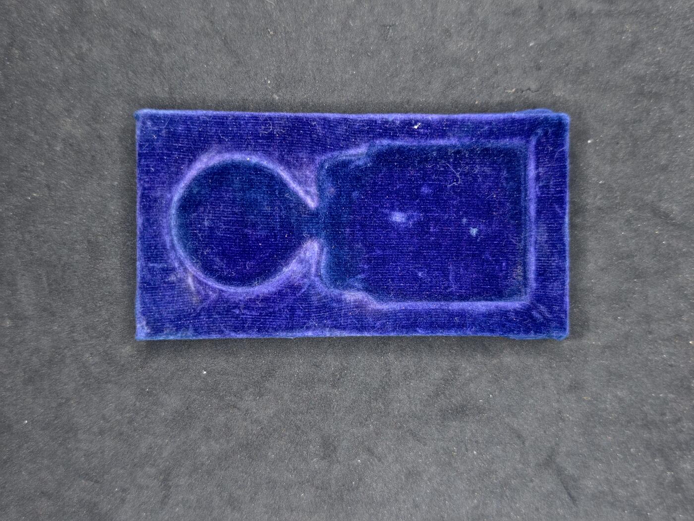 凯旋世界勋赏（第20期）（欢迎送拍）（对拍品有疑问请询问客服，不接受到手刀，出价默认拍品品相。请认真阅读拍卖规则！出价默认已认可！）（收到货请录制开箱视频，无视频概不处理问题。） 内衬