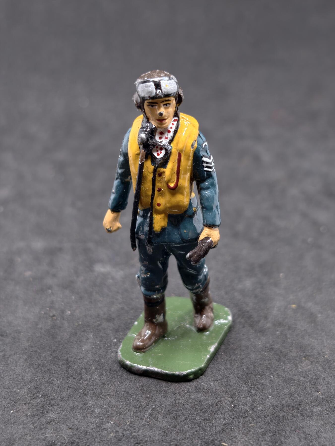 凯旋世界勋赏（第20期）（欢迎送拍）（对拍品有疑问请询问客服，不接受到手刀，出价默认拍品品相。请认真阅读拍卖规则！出价默认已认可！）（收到货请录制开箱视频，无视频概不处理问题。） 近现代军用飞行员主题的微缩人偶