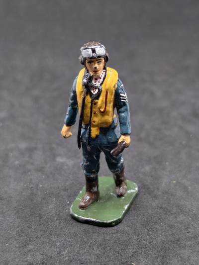 凯旋世界勋赏（第20期）（欢迎送拍）（对拍品有疑问请询问客服，不接受到手刀，出价默认拍品品相。请认真阅读拍卖规则！出价默认已认可！）（收到货请录制开箱视频，无视频概不处理问题。） - 近现代军用飞行员主题的微缩人偶