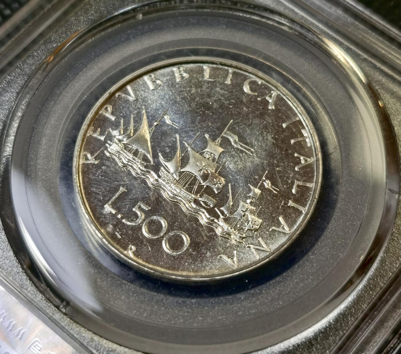 甄臻铺-世界币章拍卖（第42期）送拍享返佣金等优惠多多