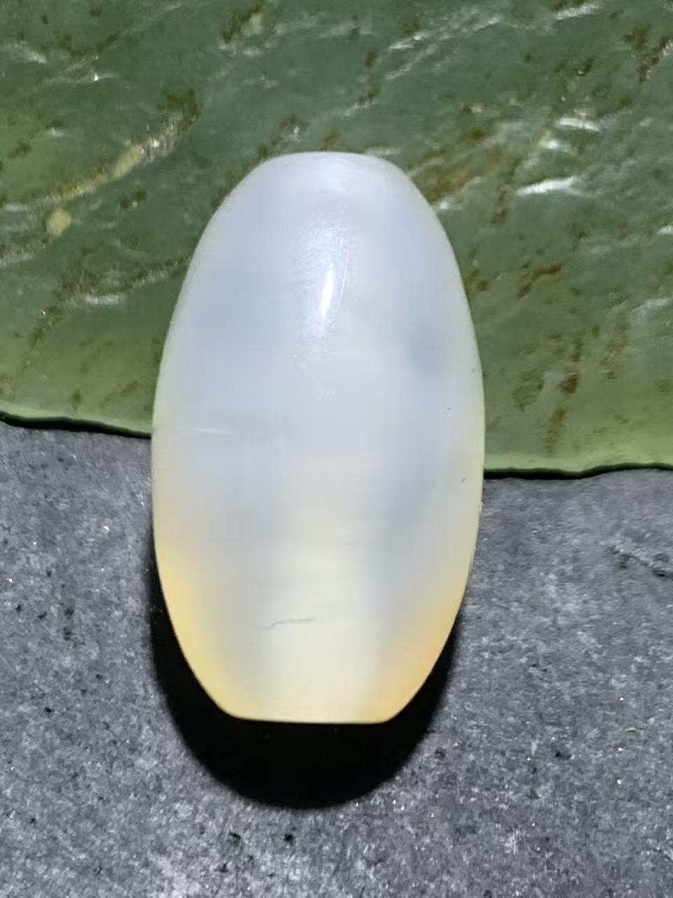 原皮海洋玉髓通货桶珠一颗，