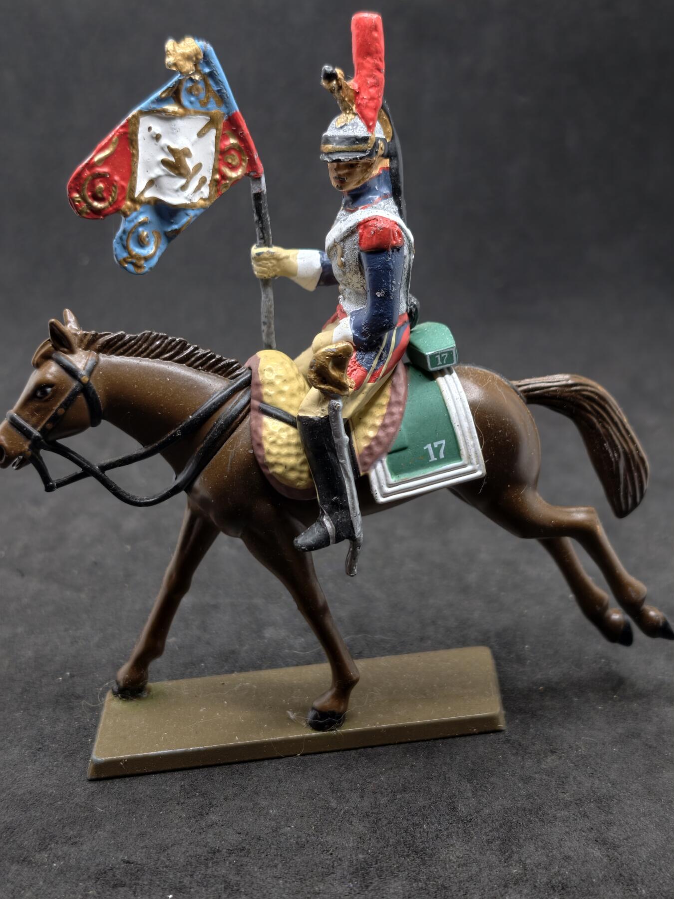 凯旋世界勋赏（第20期）（欢迎送拍）（对拍品有疑问请询问客服，不接受到手刀，出价默认拍品品相。请认真阅读拍卖规则！出价默认已认可！）（收到货请录制开箱视频，无视频概不处理问题。） 拿破仑战争时期的法军骑兵旗手微缩金属人偶