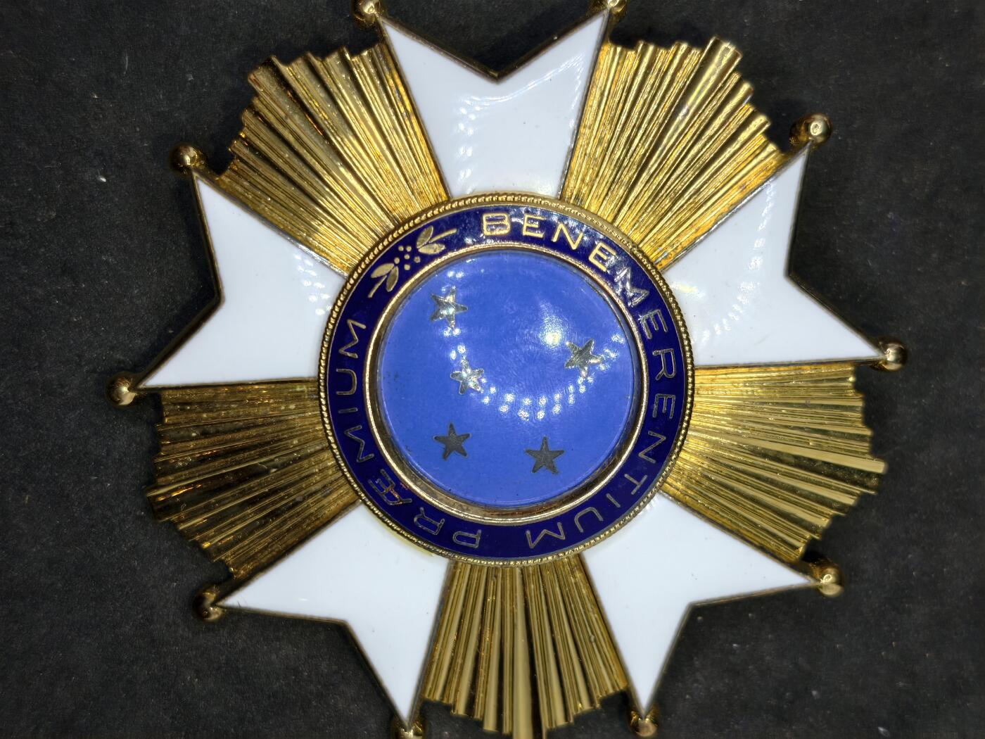 凯旋世界勋赏（第20期）（欢迎送拍）（对拍品有疑问请询问客服，不接受到手刀，出价默认拍品品相。请认真阅读拍卖规则！出价默认已认可！）（收到货请录制开箱视频，无视频概不处理问题。） 巴西南十字大十字星芒银制