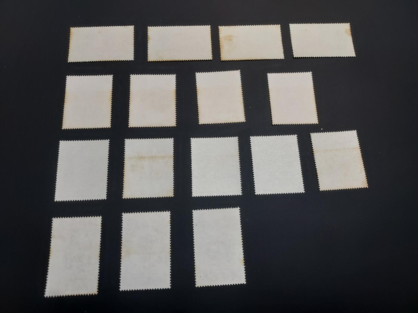 理想集藏 / 博彦收藏   12月10日 8点 邮票专场 全场包邮 香港夜景等纪念票4套有黄，上品