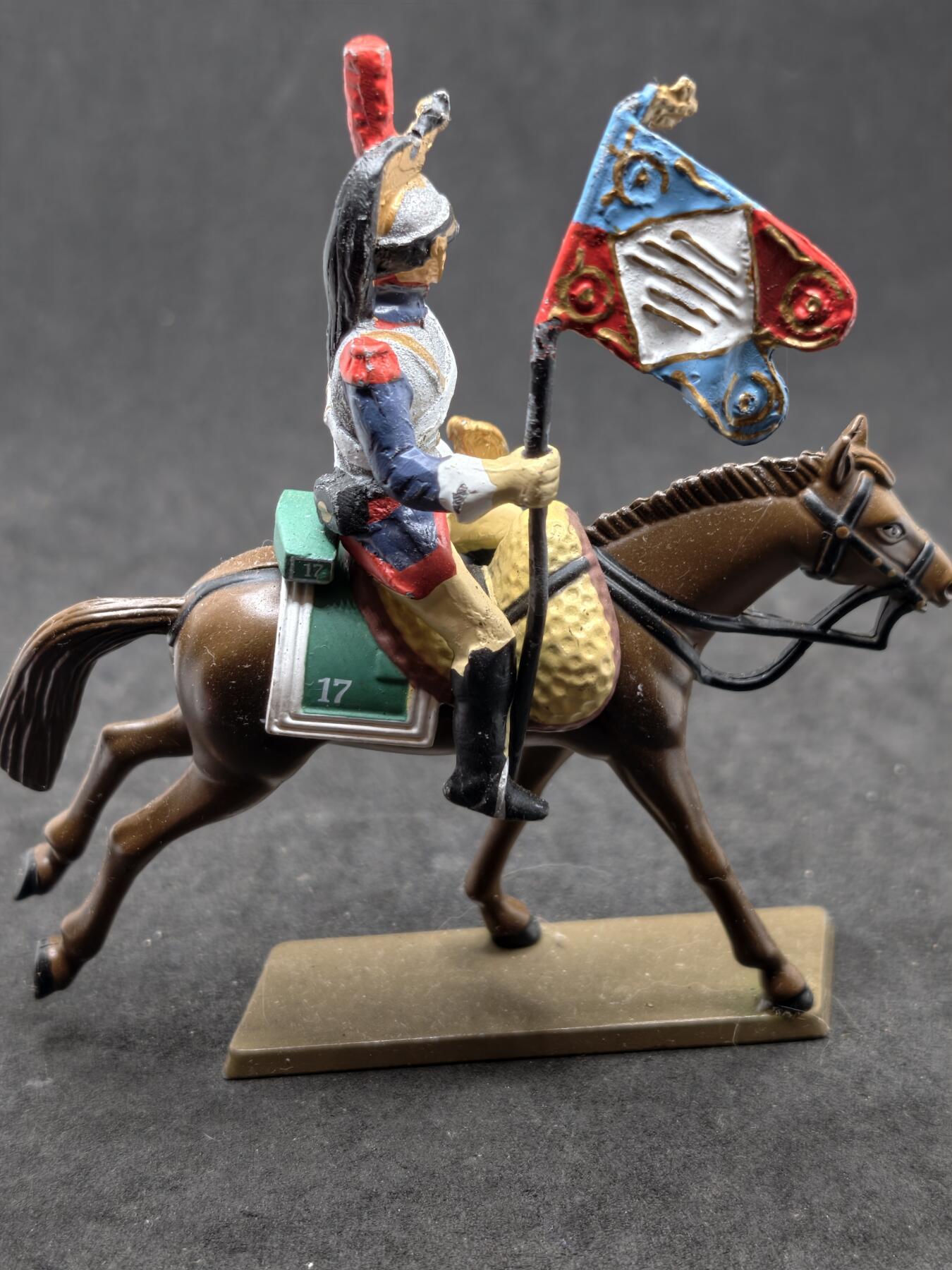 凯旋世界勋赏（第20期）（欢迎送拍）（对拍品有疑问请询问客服，不接受到手刀，出价默认拍品品相。请认真阅读拍卖规则！出价默认已认可！）（收到货请录制开箱视频，无视频概不处理问题。） 拿破仑战争时期的法军骑兵旗手微缩金属人偶