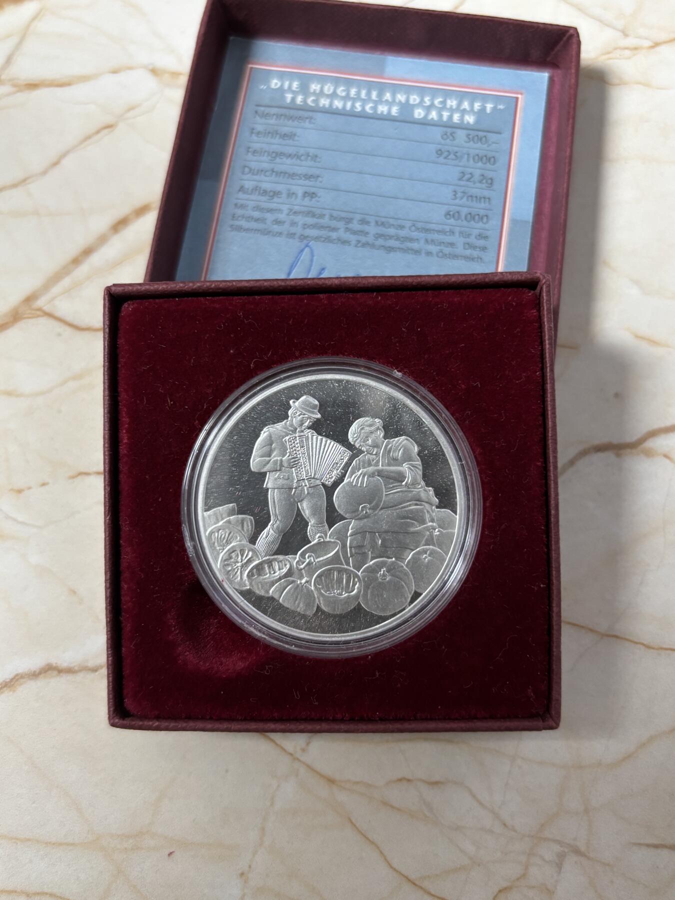 第184期拍卖 奥地利1995年奥地利农妇掏南瓜500先令精制银币，925银，22.2克，发行60000枚，没有纸套