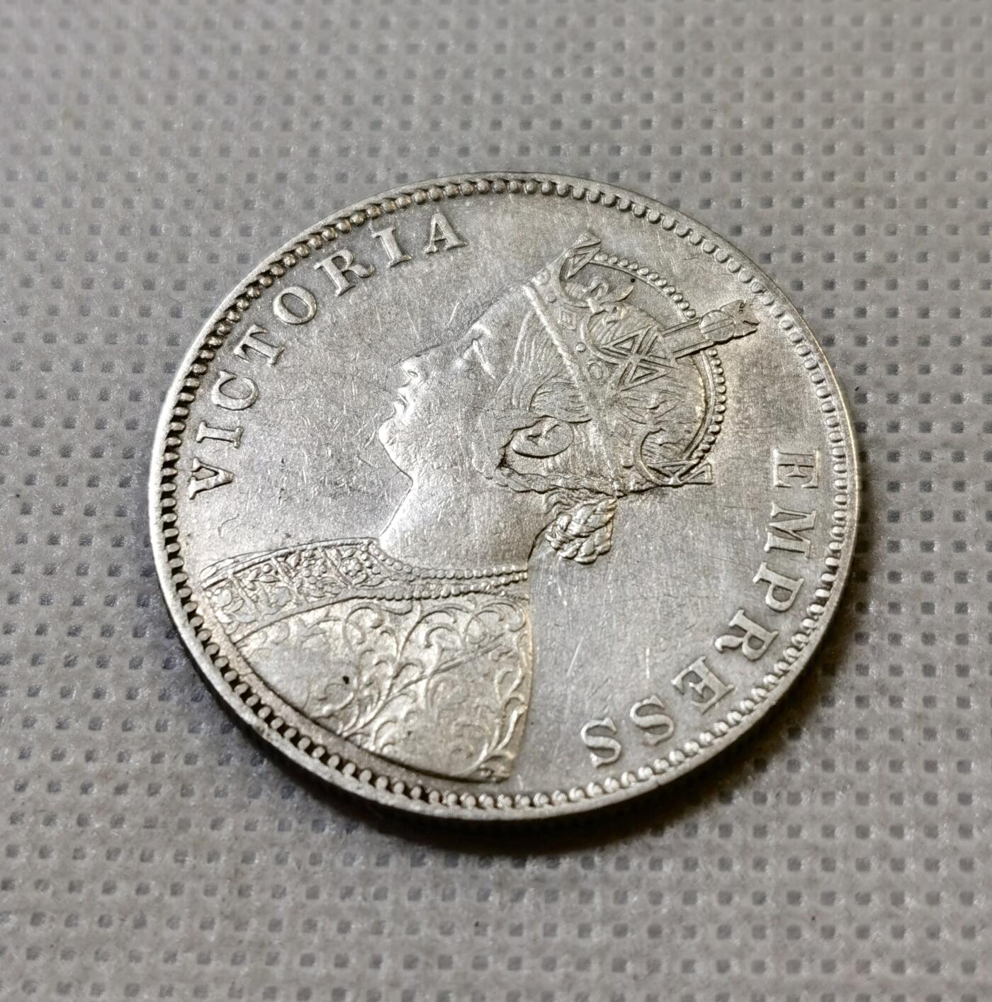 甄臻铺-世界币章拍卖（第42期）送拍享返佣金等优惠多多 英属印度1884年维多利亚1卢比银币 带光 11.6克 917银