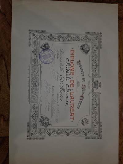 凯旋世界勋赏（第20期）（欢迎送拍）（对拍品有疑问请询问客服，不接受到手刀，出价默认拍品品相。请认真阅读拍卖规则！出价默认已认可！）（收到货请录制开箱视频，无视频概不处理问题。） - 国“南吉耶研究所（Institut du Sud-Guest）”颁发的荣誉桂冠文凭