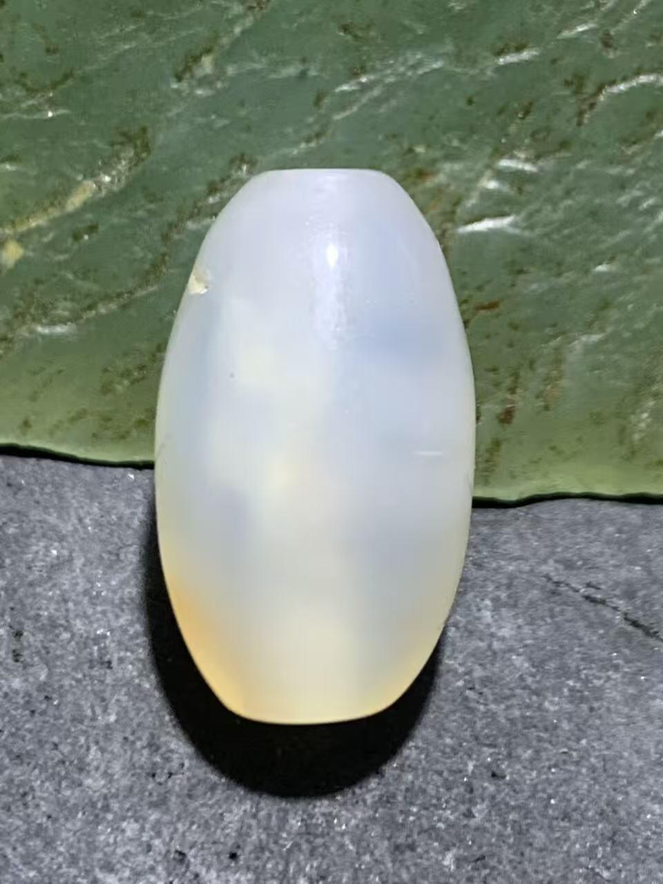 原皮海洋玉髓通货桶珠一颗，