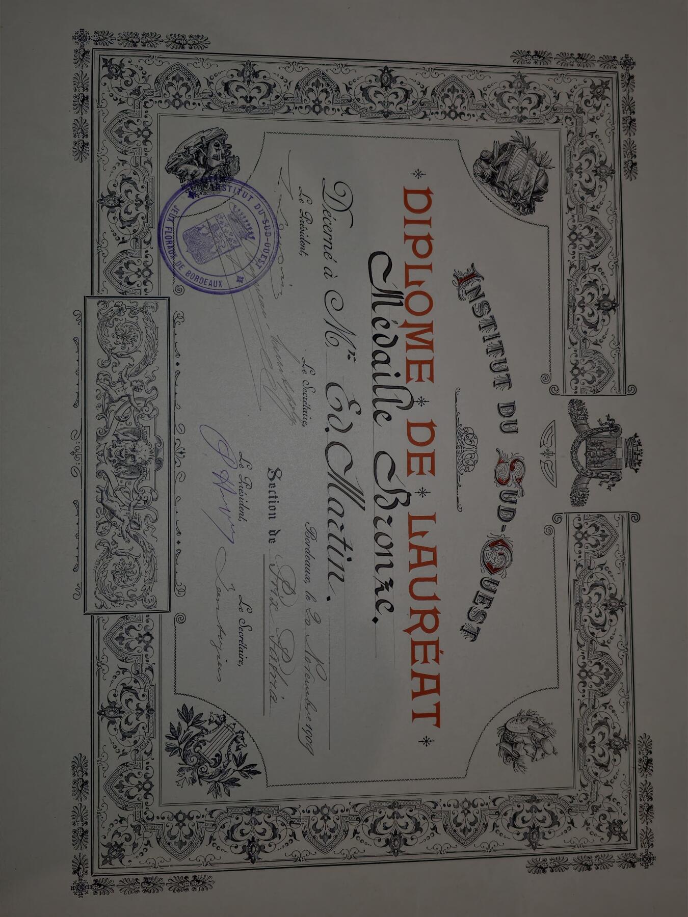 凯旋世界勋赏（第20期）（欢迎送拍）（对拍品有疑问请询问客服，不接受到手刀，出价默认拍品品相。请认真阅读拍卖规则！出价默认已认可！）（收到货请录制开箱视频，无视频概不处理问题。） 国“南吉耶研究所（Institut du Sud-Guest）”颁发的荣誉桂冠文凭