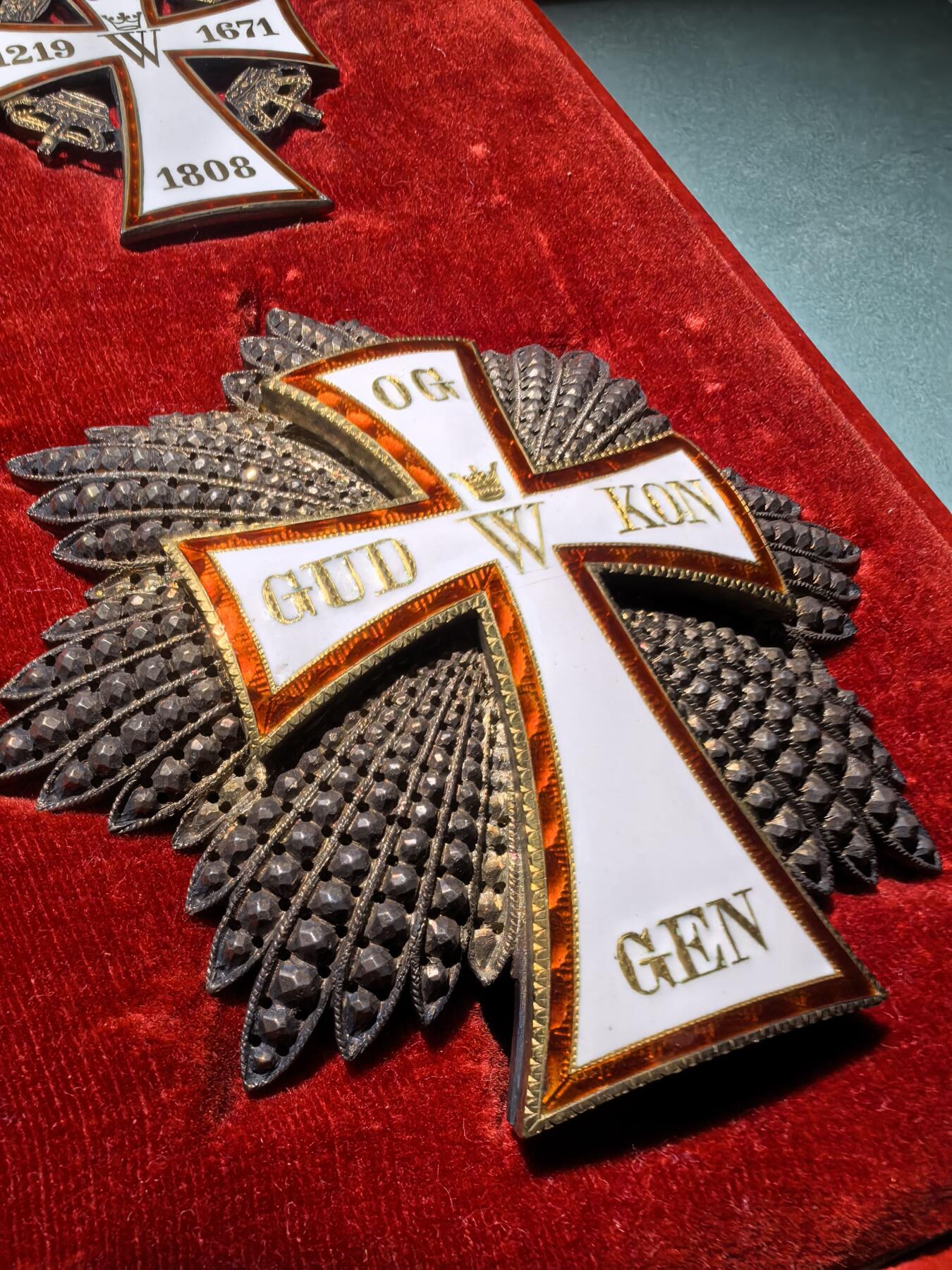 盛世勋华——号角文化勋章邮票专场拍卖第291期 丹麦 大十字级国旗勋章 原盒带厂标 银质带银标厂标 弗里德里克九世版 1940-1950年代 类似后期版本不带盒eMedals售价4500美元参见图10