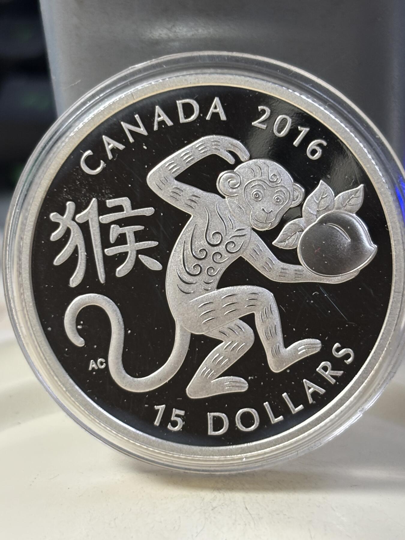 第184期拍卖 加拿大2016年中国生肖系列猴年猴子偷桃1盎司银币，9999银，31.39克，发行18888枚，有氧化