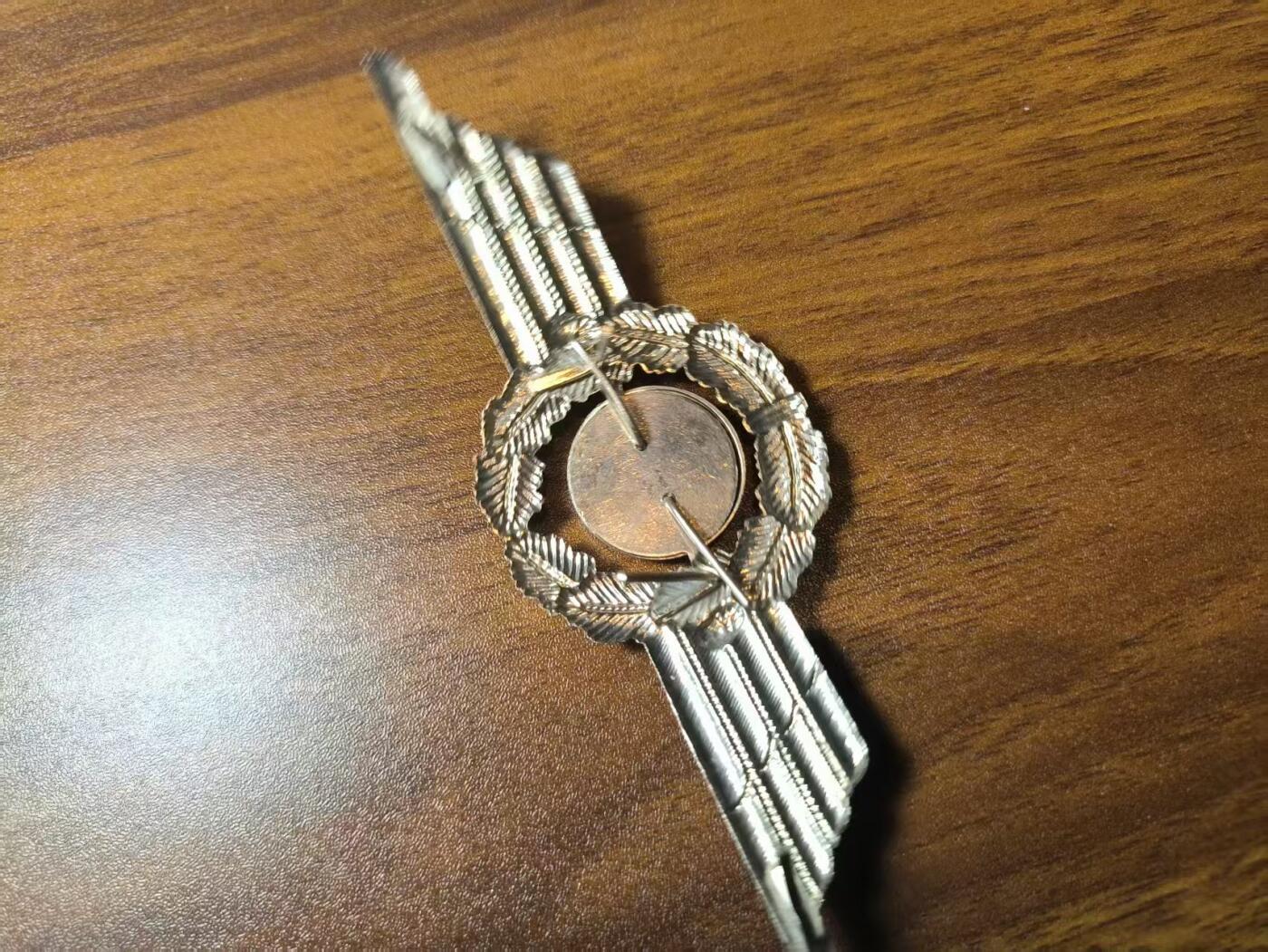 罗岚⭐新藏⭐特惠专拍第一场-分享拍场赚佣 民主德国人民军空军军官大帽徽