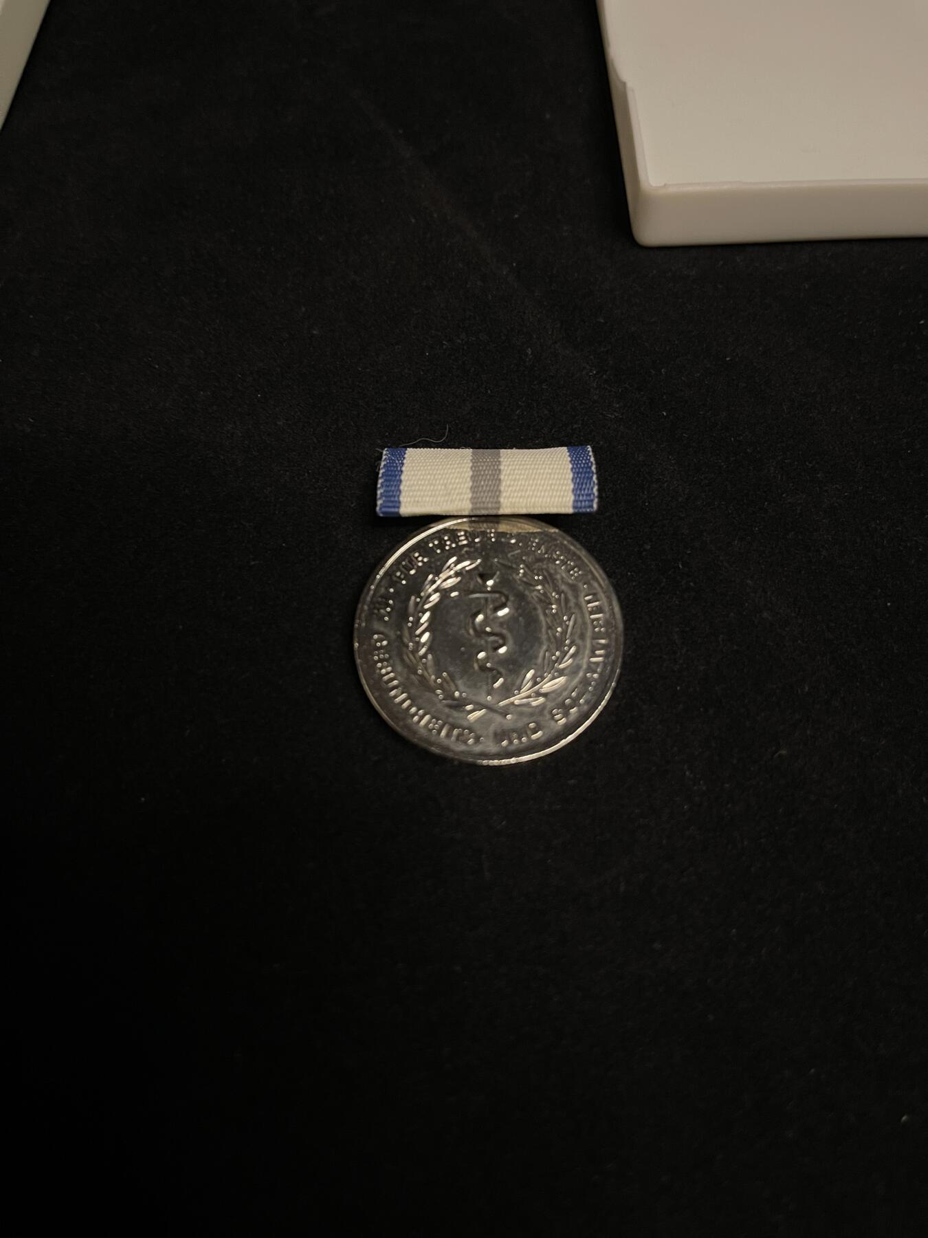 勋章专场 民主德国（东德）的“卫生与社会福利领域忠诚服务奖章”，品相如图