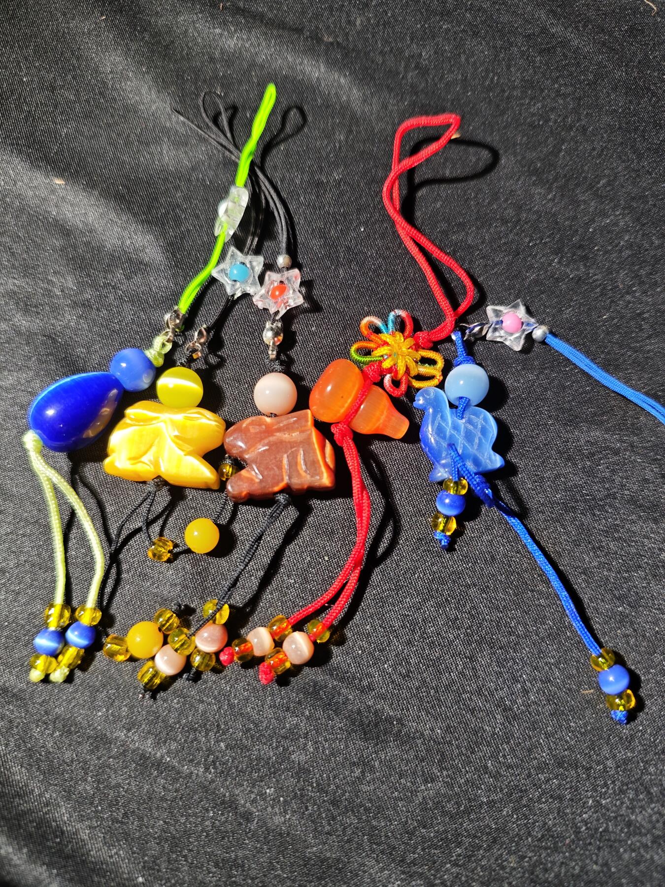 91期回流戒指饰品杂件纪念章丝路钱币专场 石头钥匙串一组