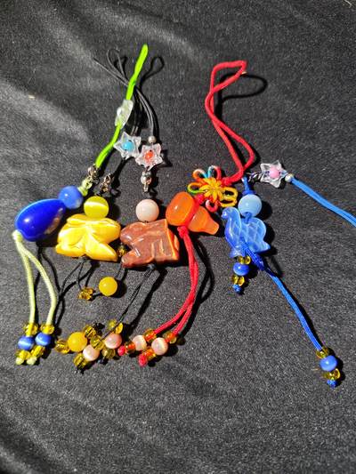 91期回流戒指饰品杂件纪念章丝路钱币专场 - 石头钥匙串一组